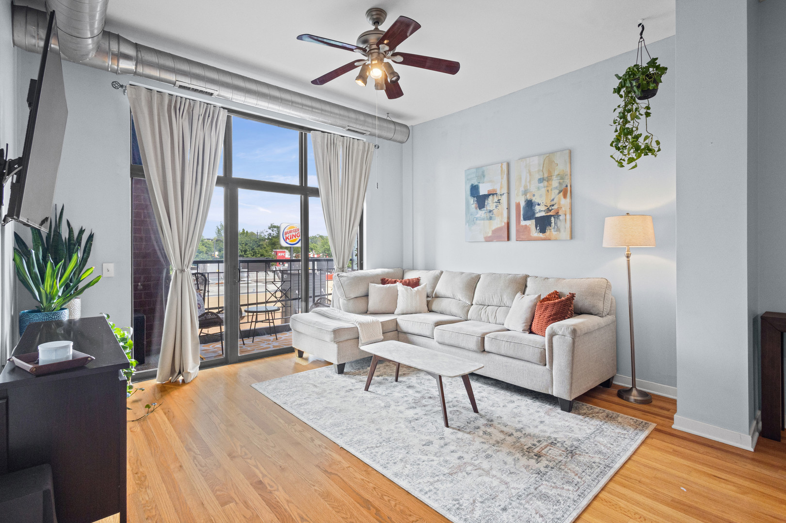 4011 N Francisco Avenue Unit: 205