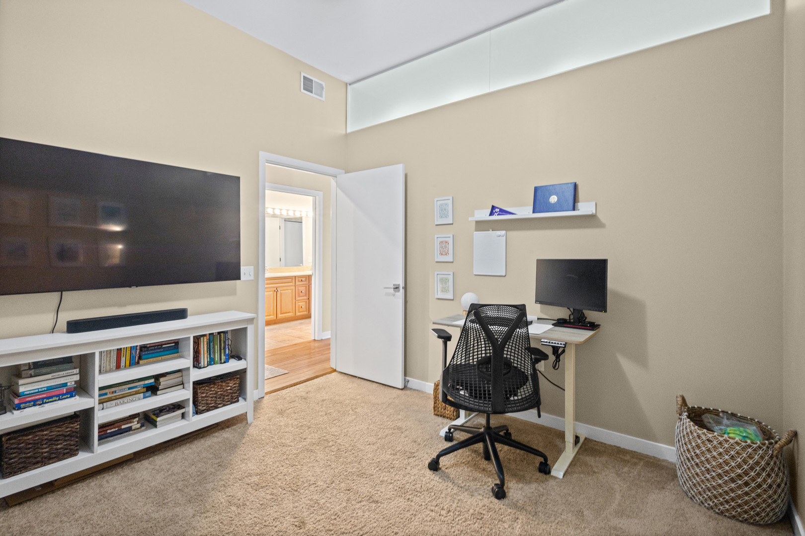 4011 N Francisco Avenue Unit: 205