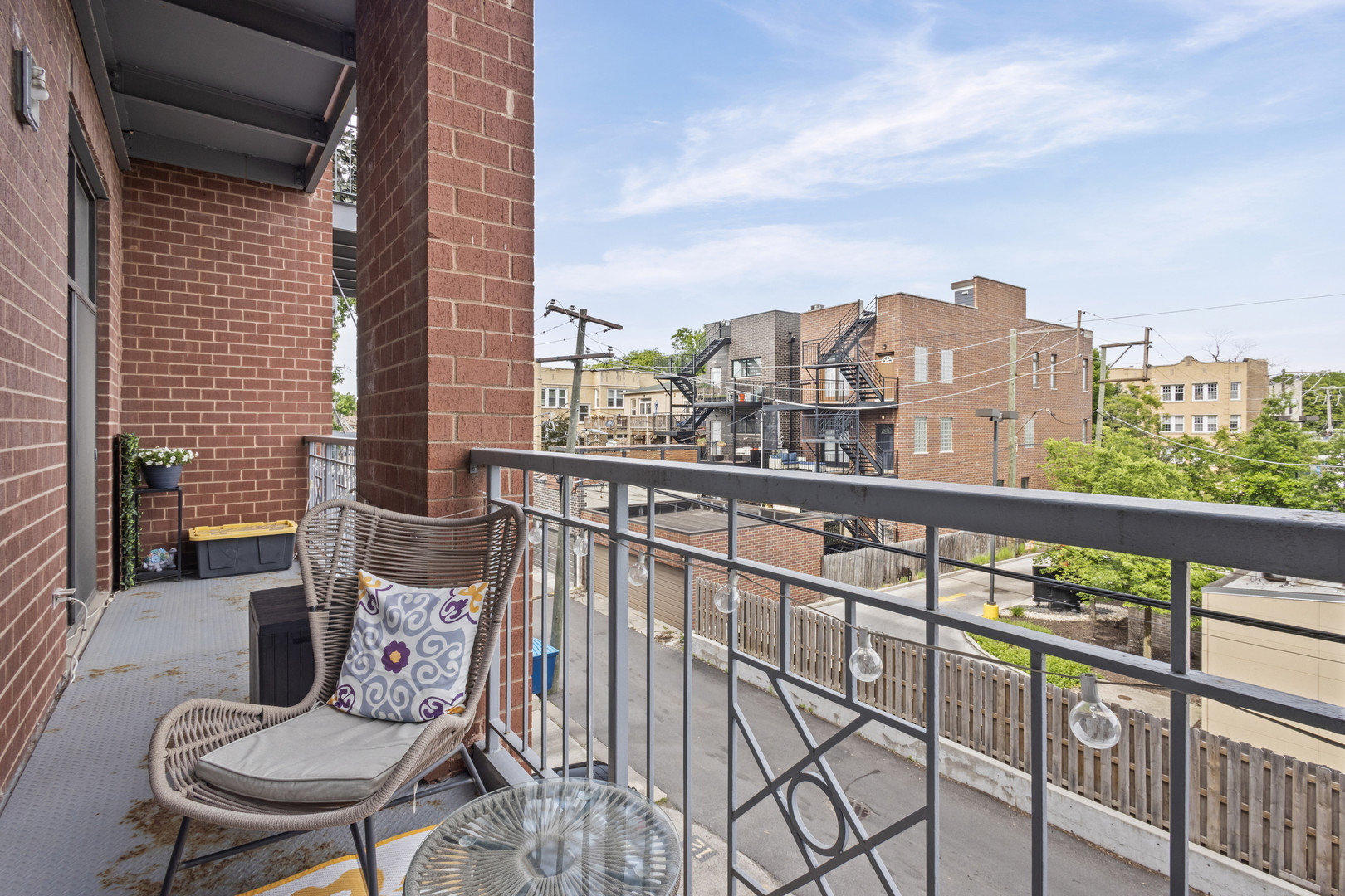 4011 N Francisco Avenue Unit: 205