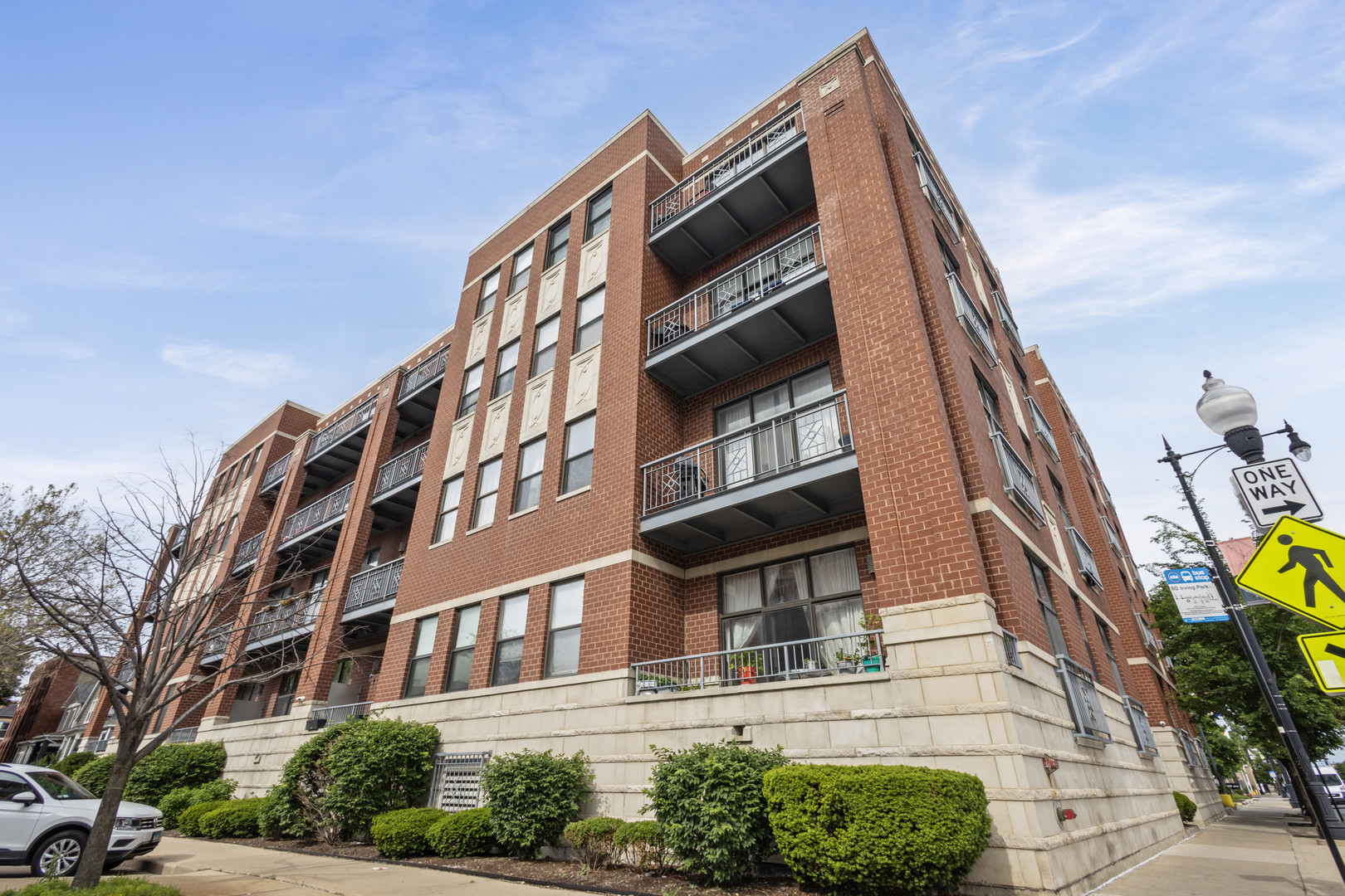 4011 N Francisco Avenue Unit: 205