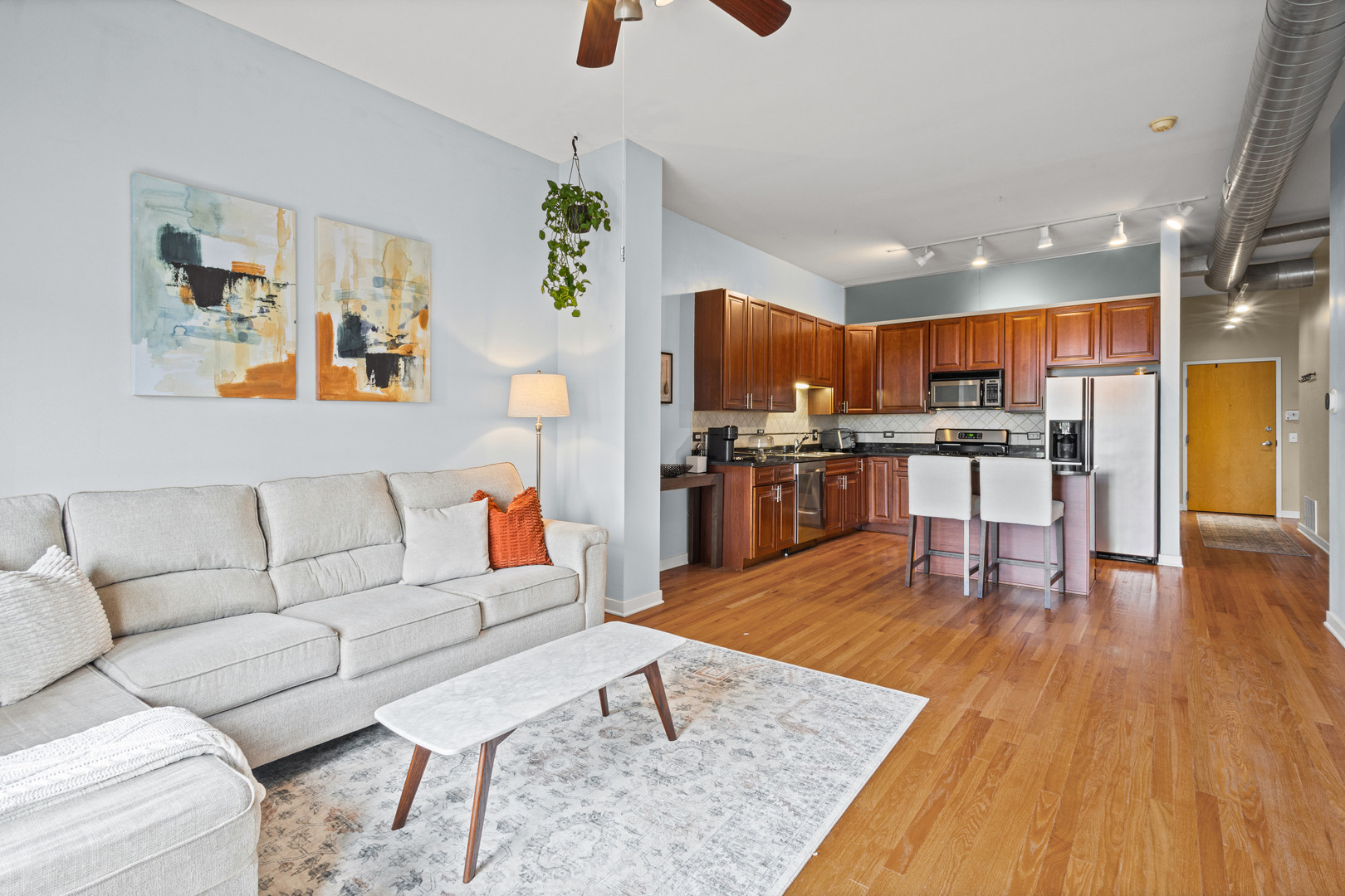 4011 N Francisco Avenue Unit: 205