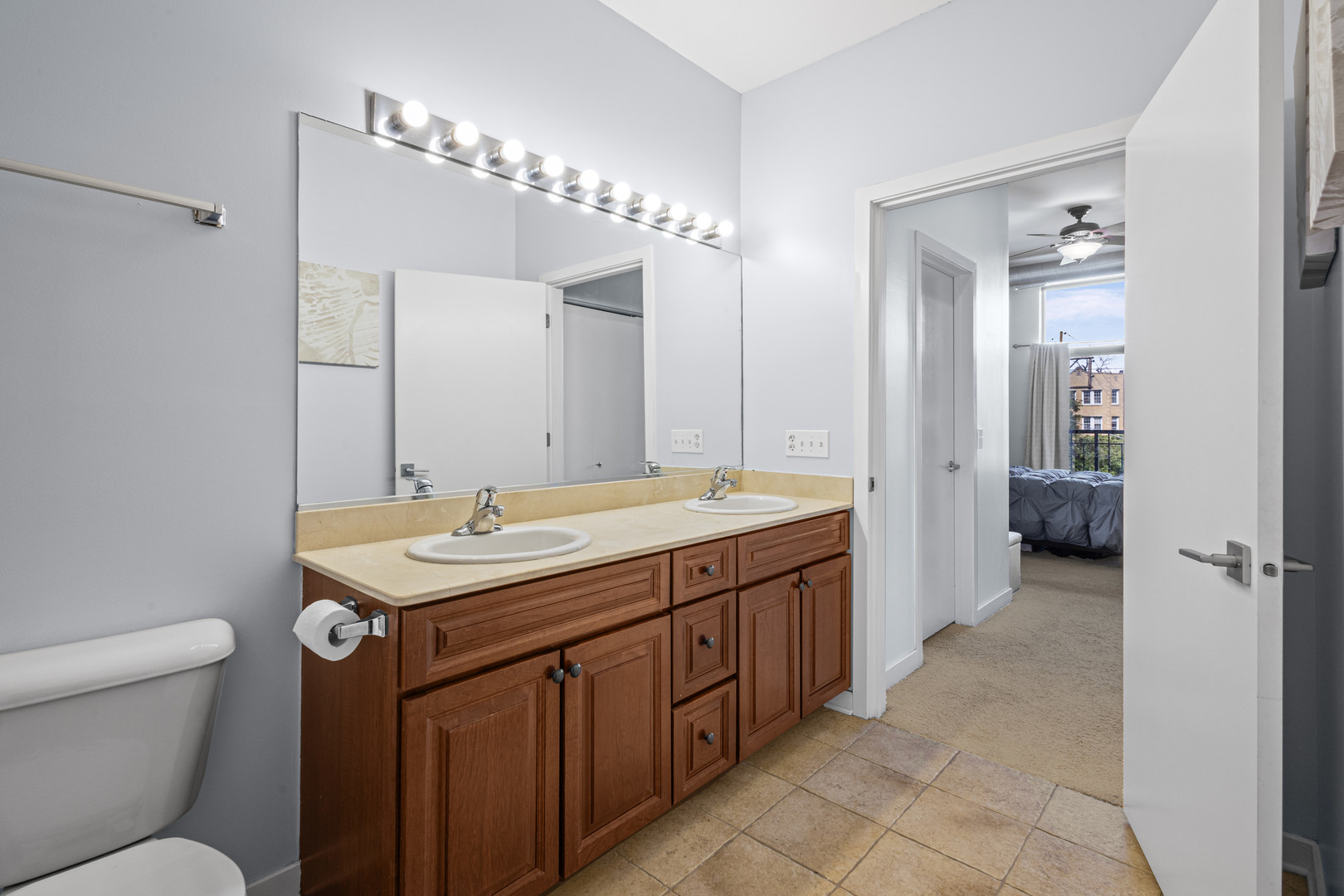 4011 N Francisco Avenue Unit: 205