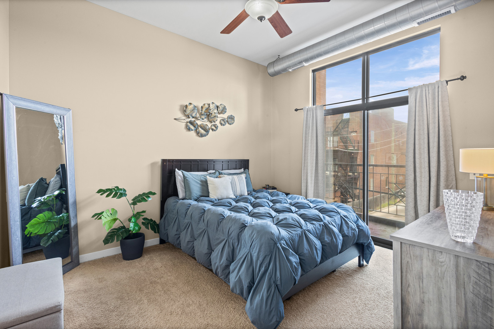 4011 N Francisco Avenue Unit: 205