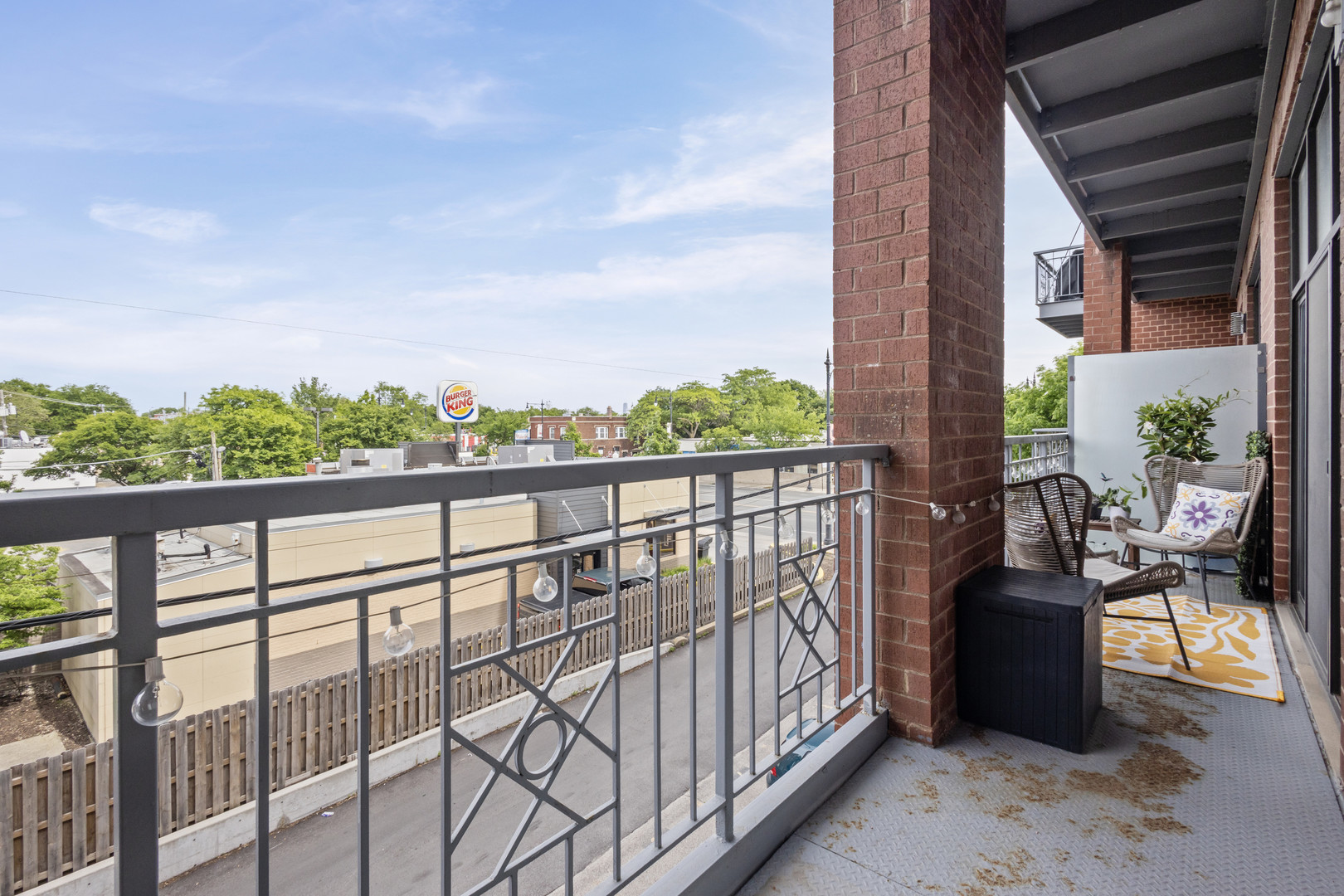 4011 N Francisco Avenue Unit: 205
