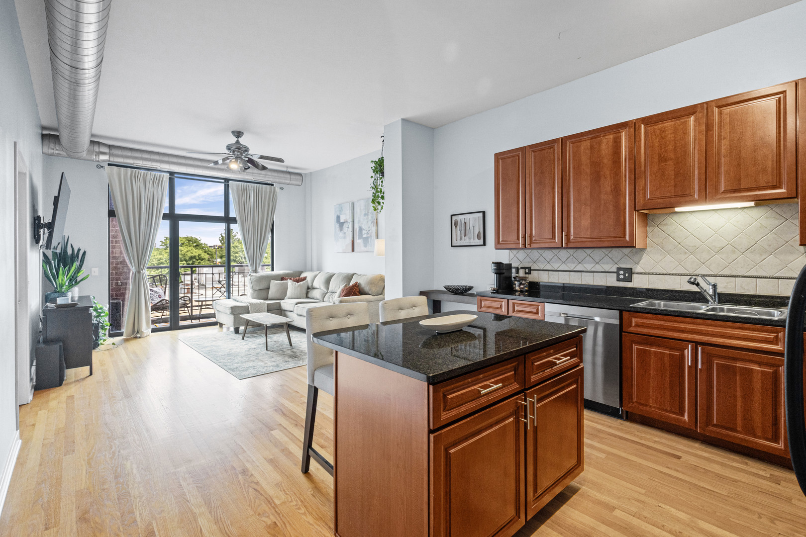 4011 N Francisco Avenue Unit: 205