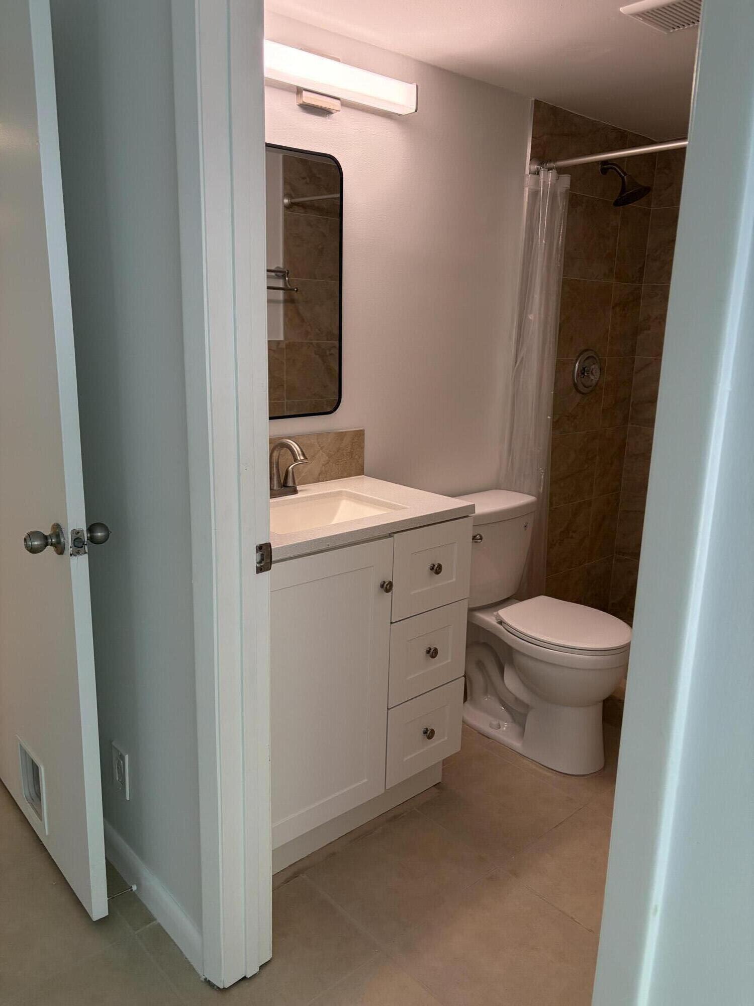 13811 Oneida Drive E1