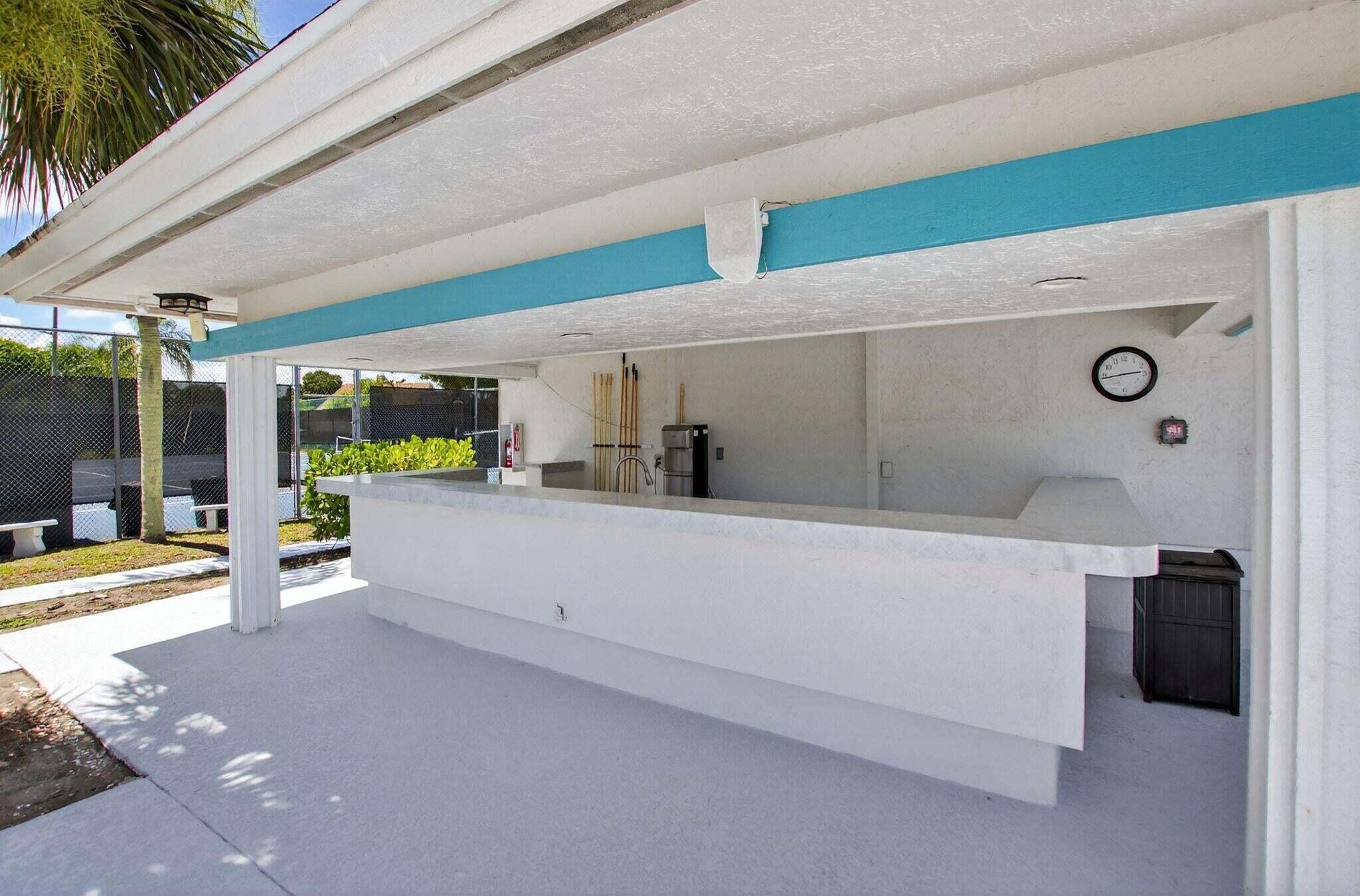 13811 Oneida Drive E1