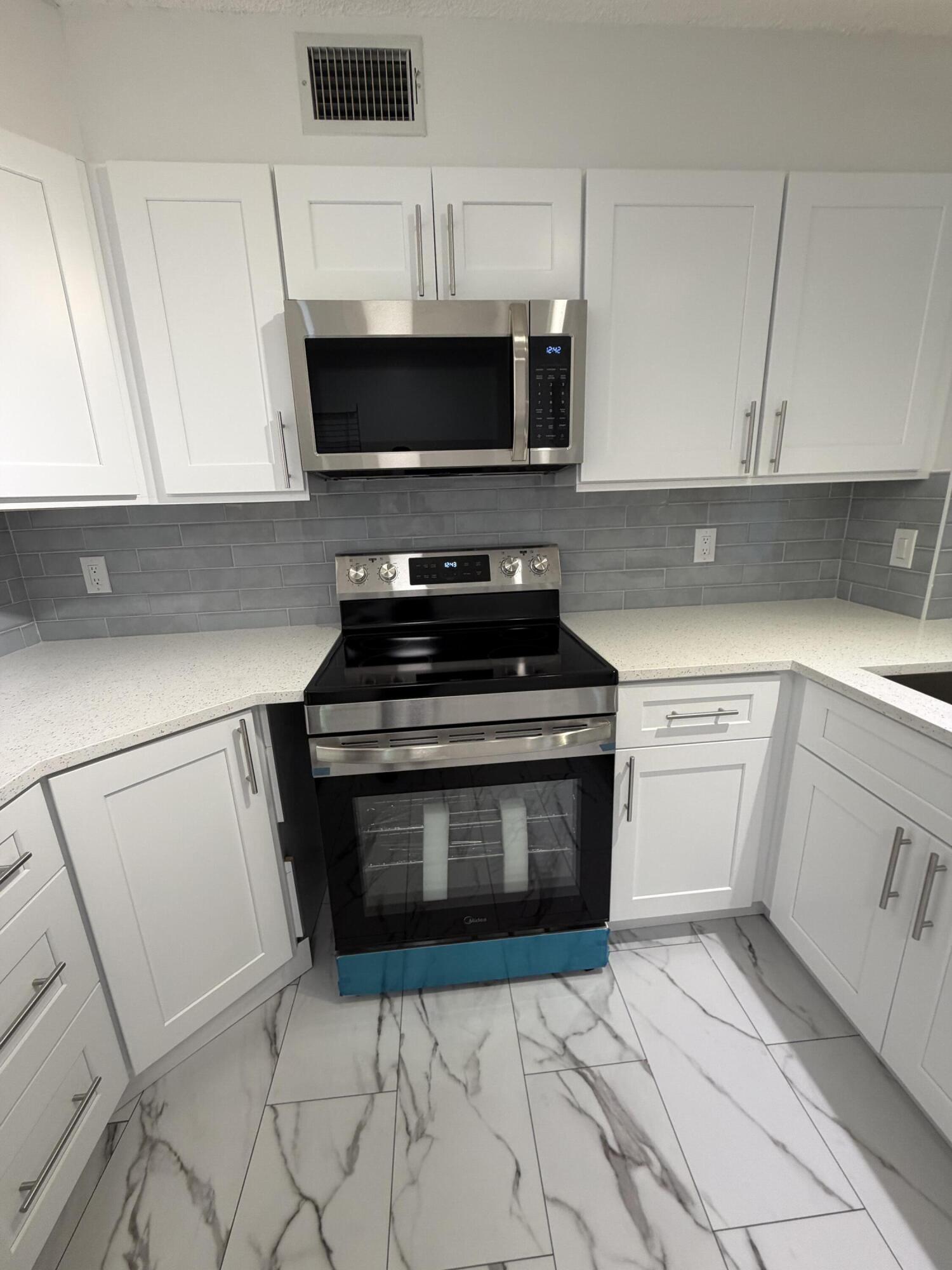 13811 Oneida Drive E1