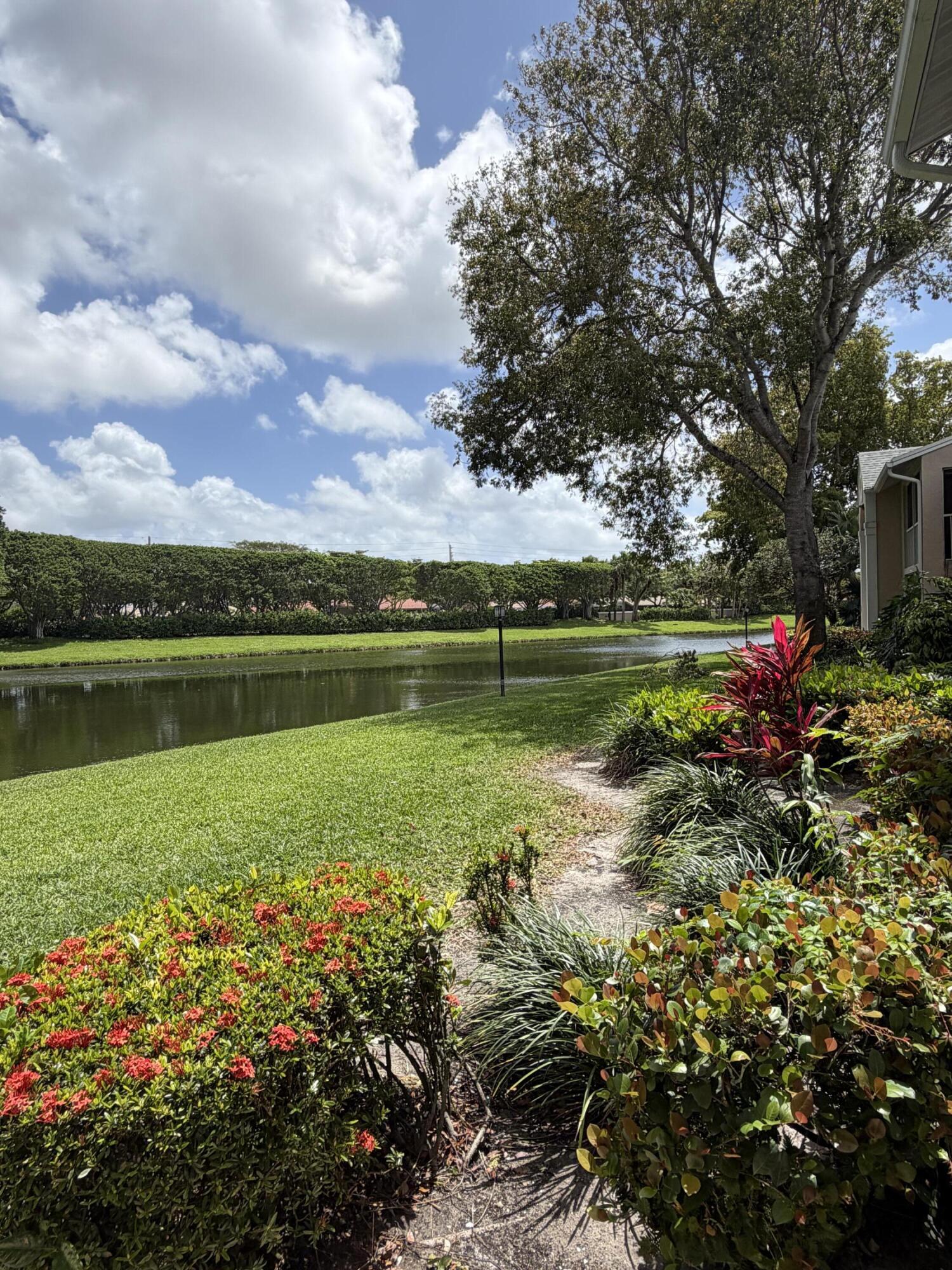 13811 Oneida Drive E1