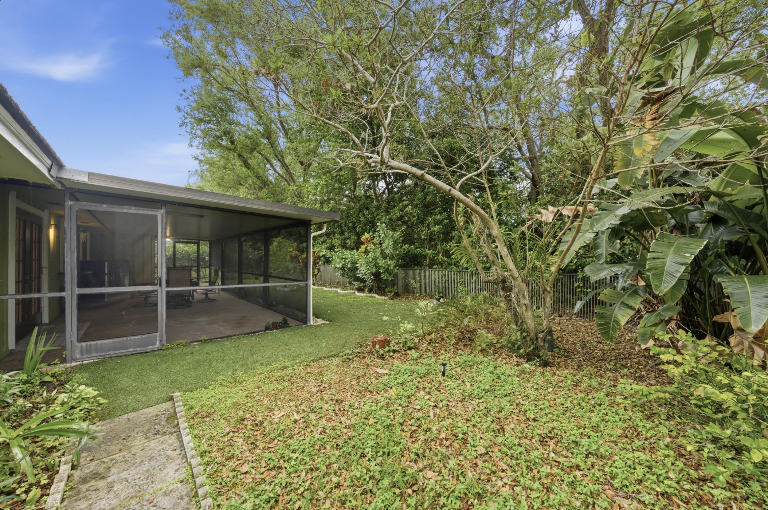 18546 Lake Bend Drive