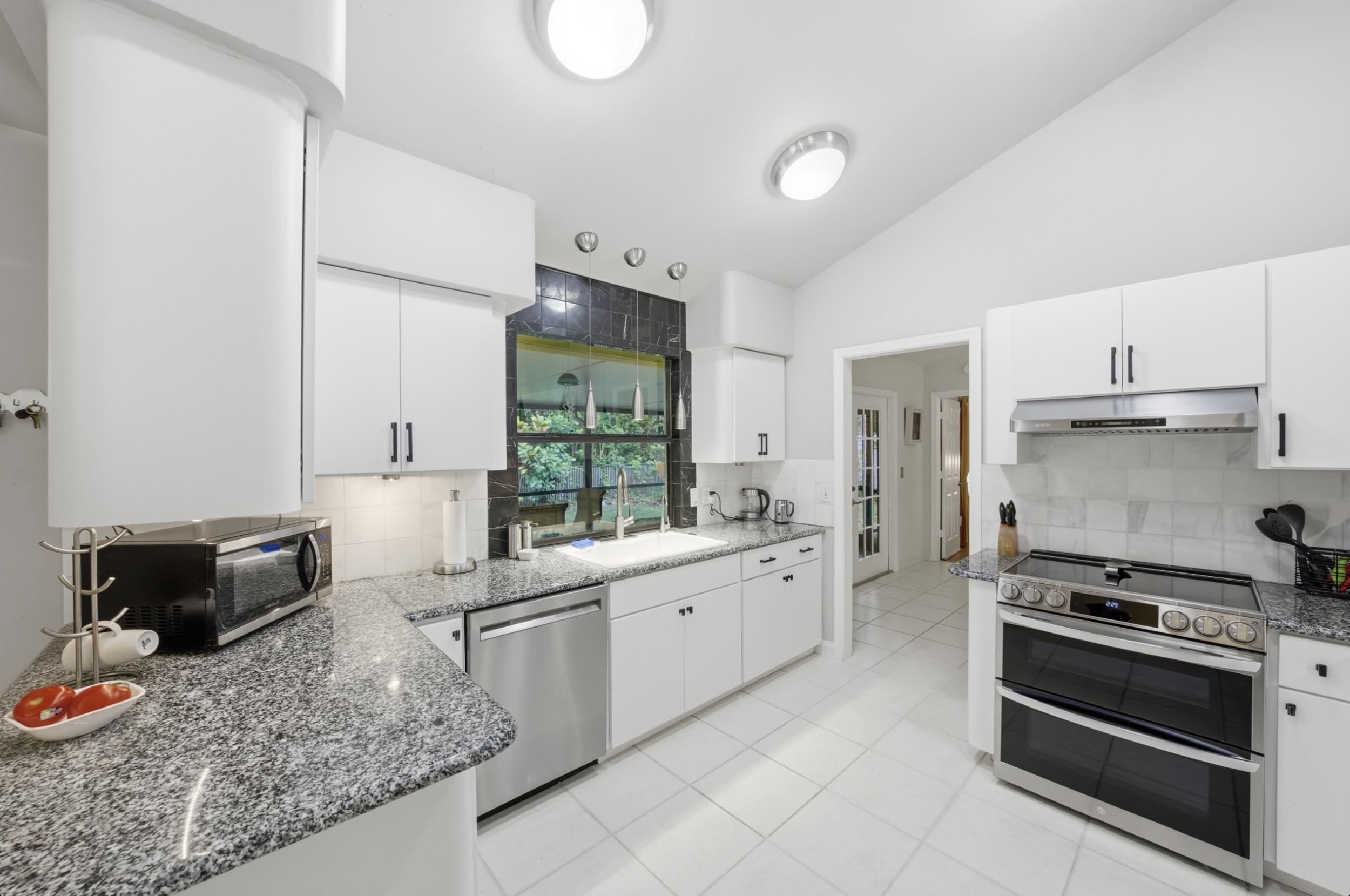 18546 Lake Bend Drive