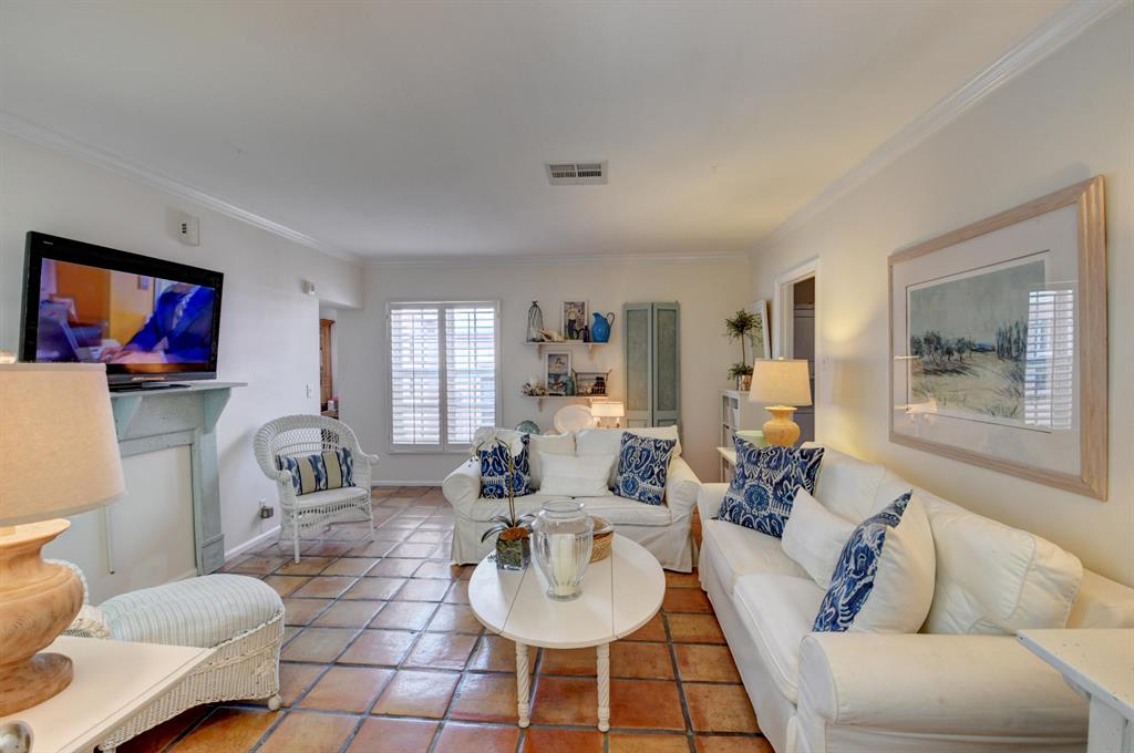 1202 N Swinton Avenue A