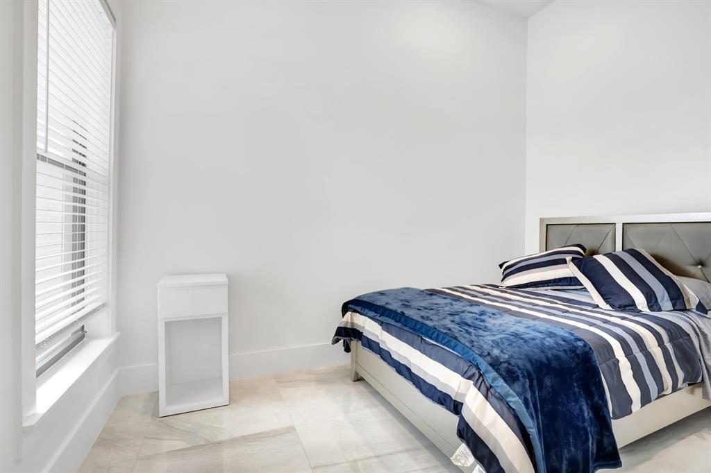 2523 Oceanview Avenue