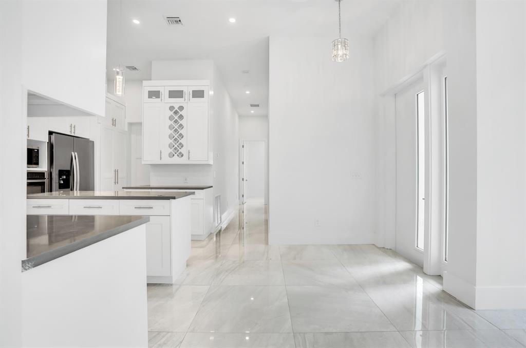 2517 Oceanview Avenue