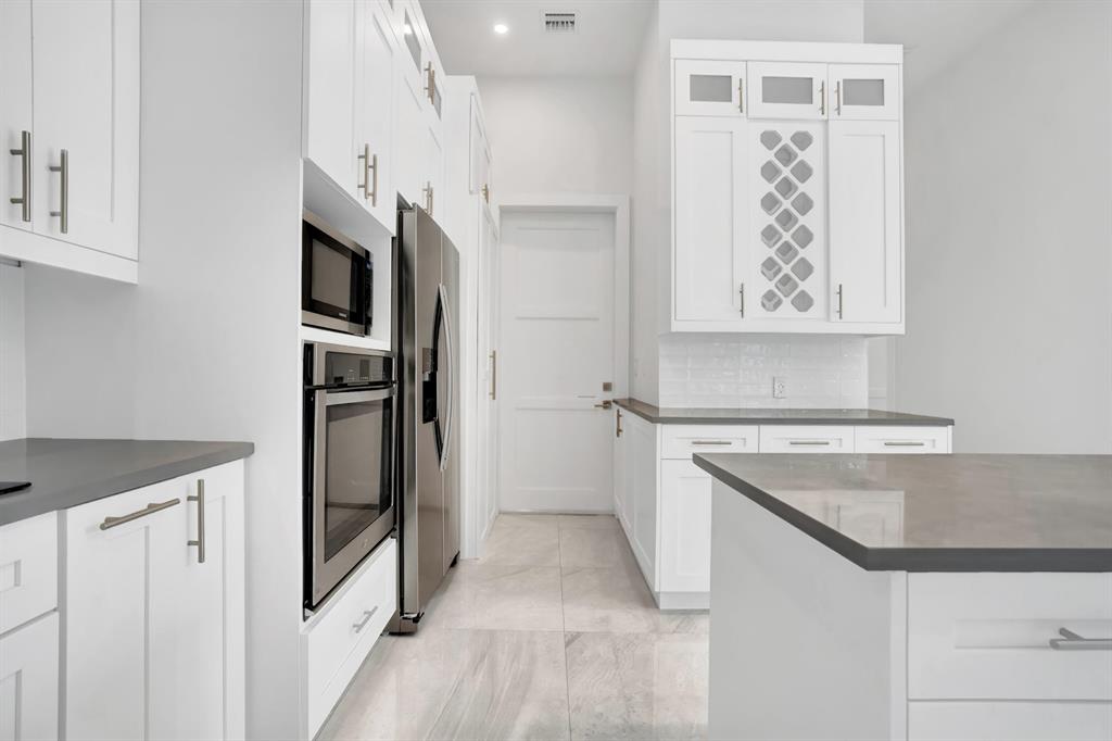 2517 Oceanview Avenue