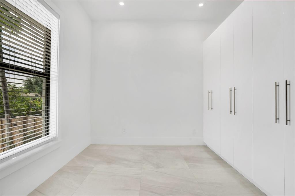 2517 Oceanview Avenue