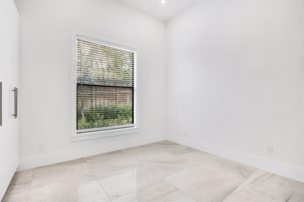 2517 Oceanview Avenue