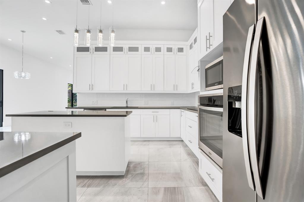 2517 Oceanview Avenue