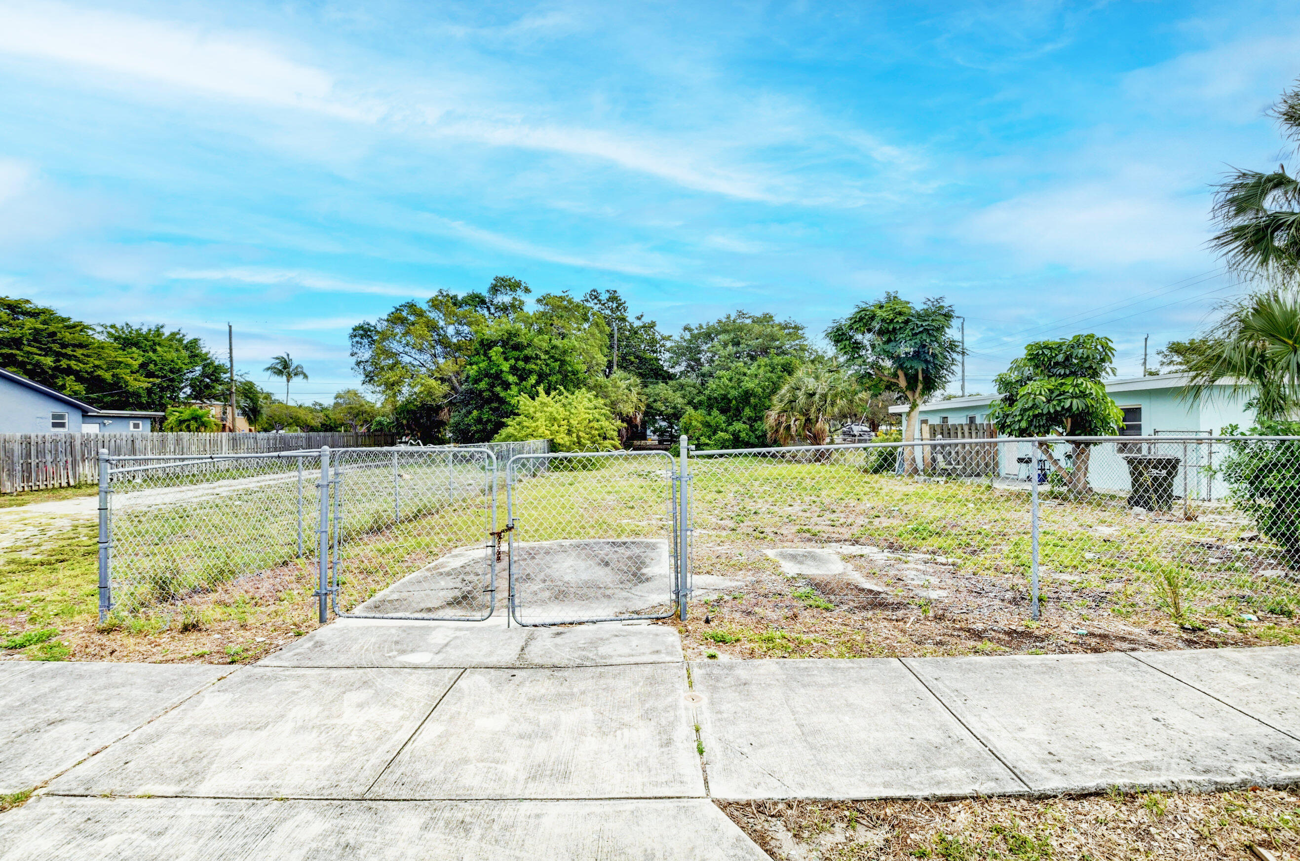 33 SW 6th Avenue