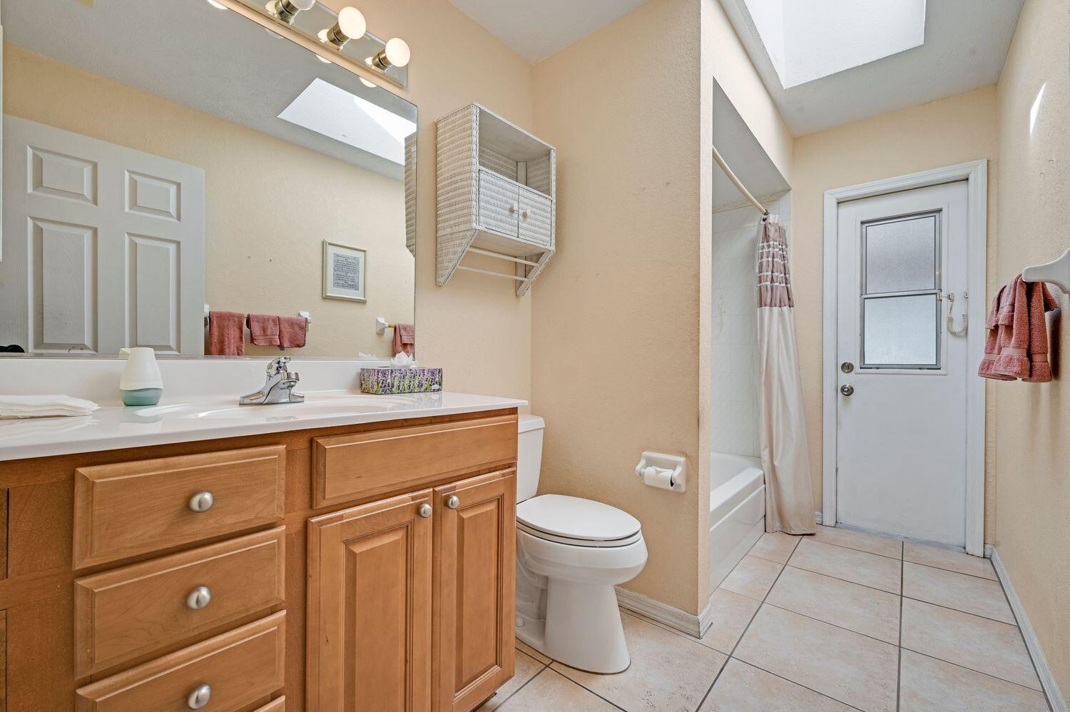 350 NE Gulfstream Avenue