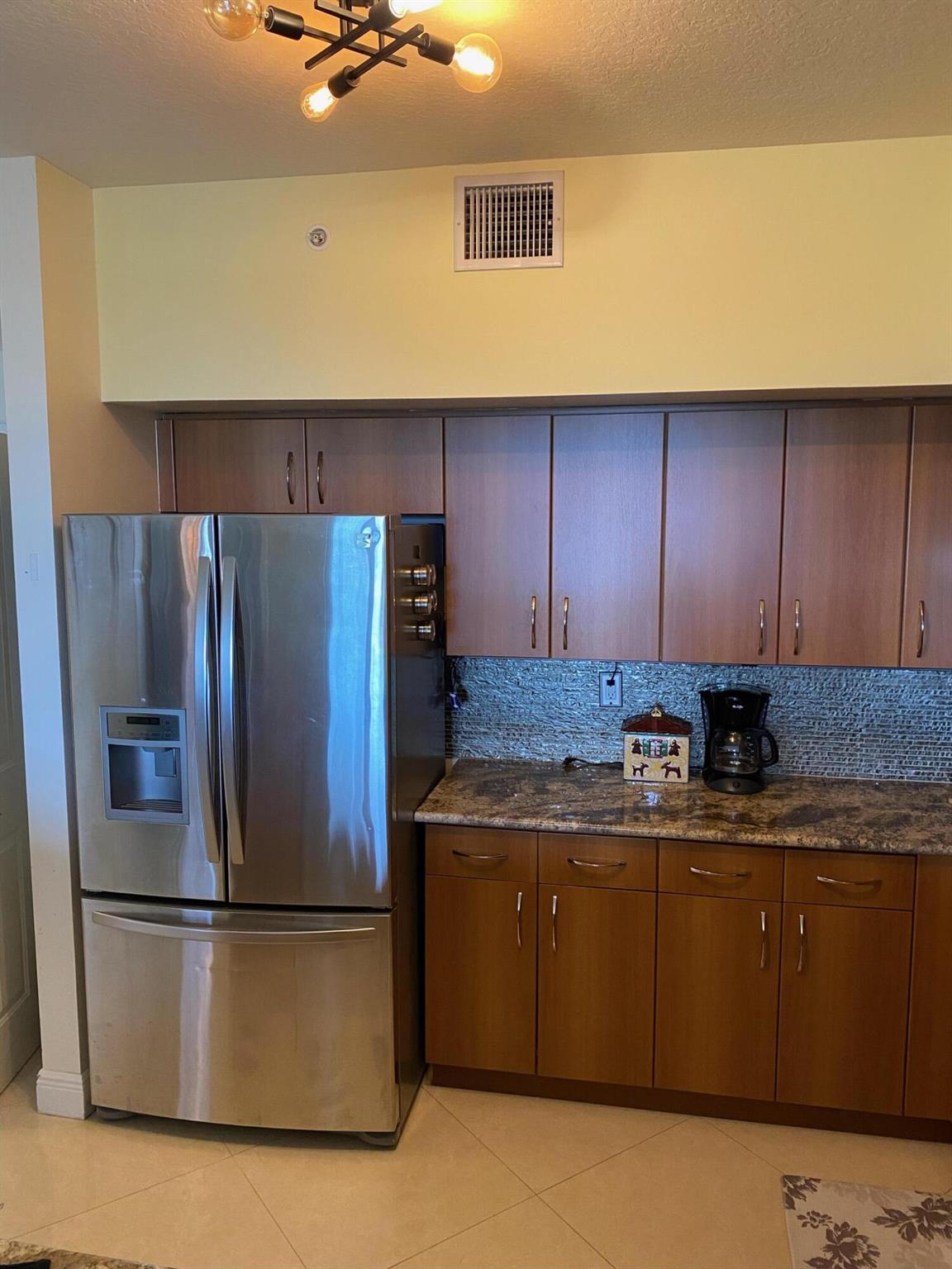 255 NE 3rd Avenue Unit: 405