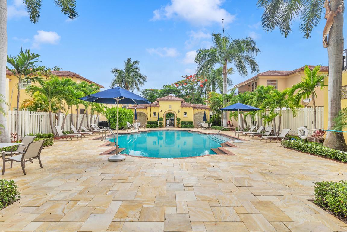 56 Via Floresta Drive