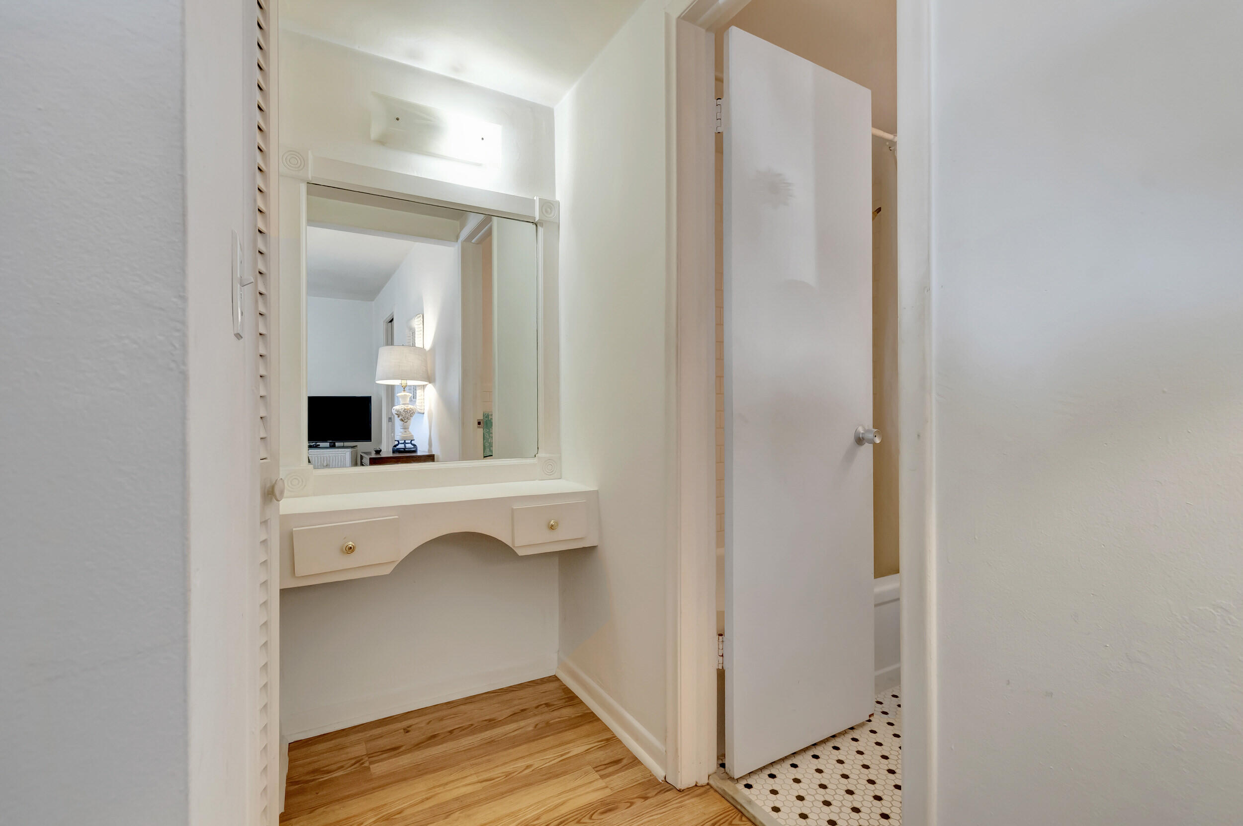 580 Horizons W Unit: 103