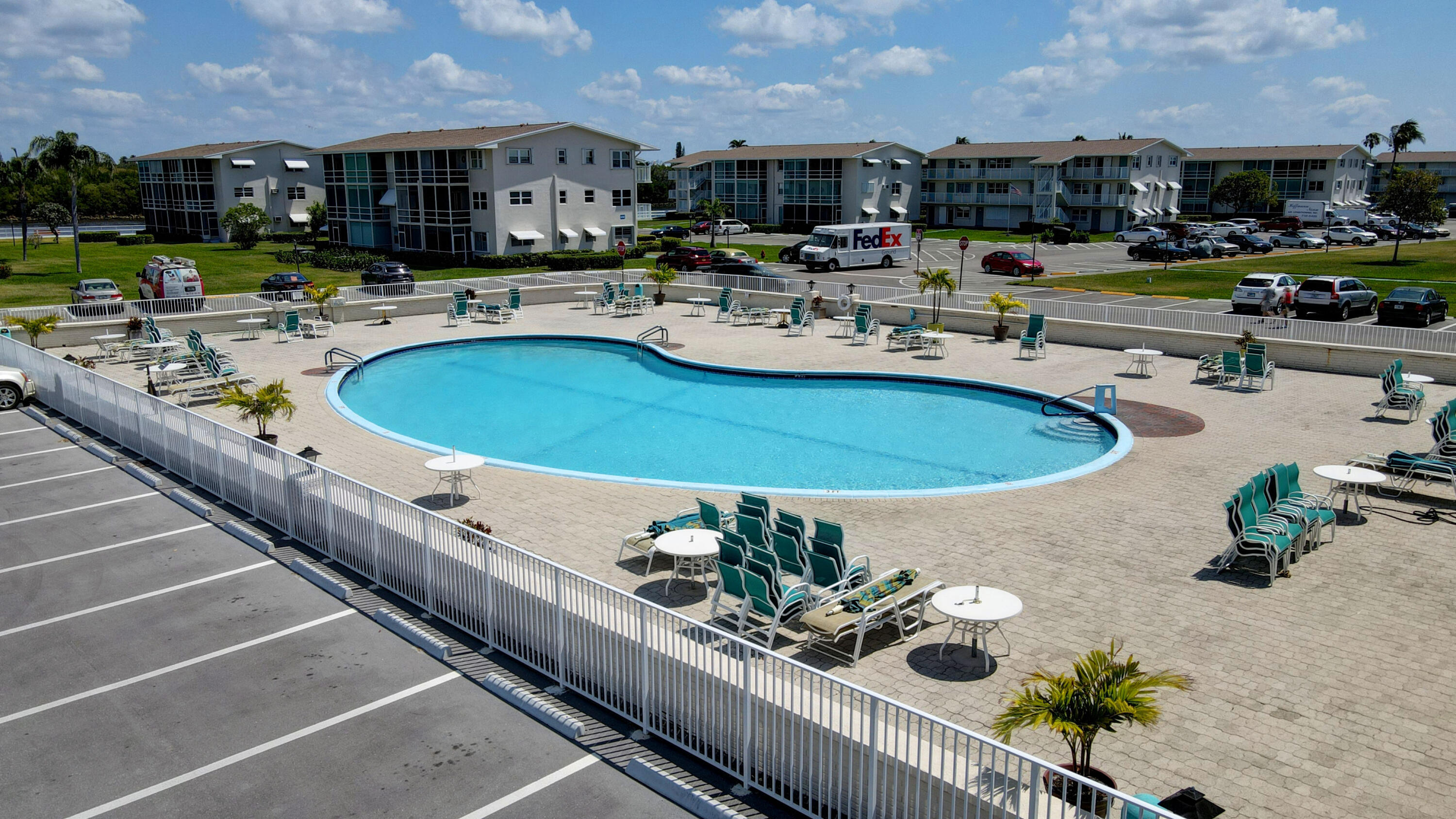 580 Horizons W Unit: 103