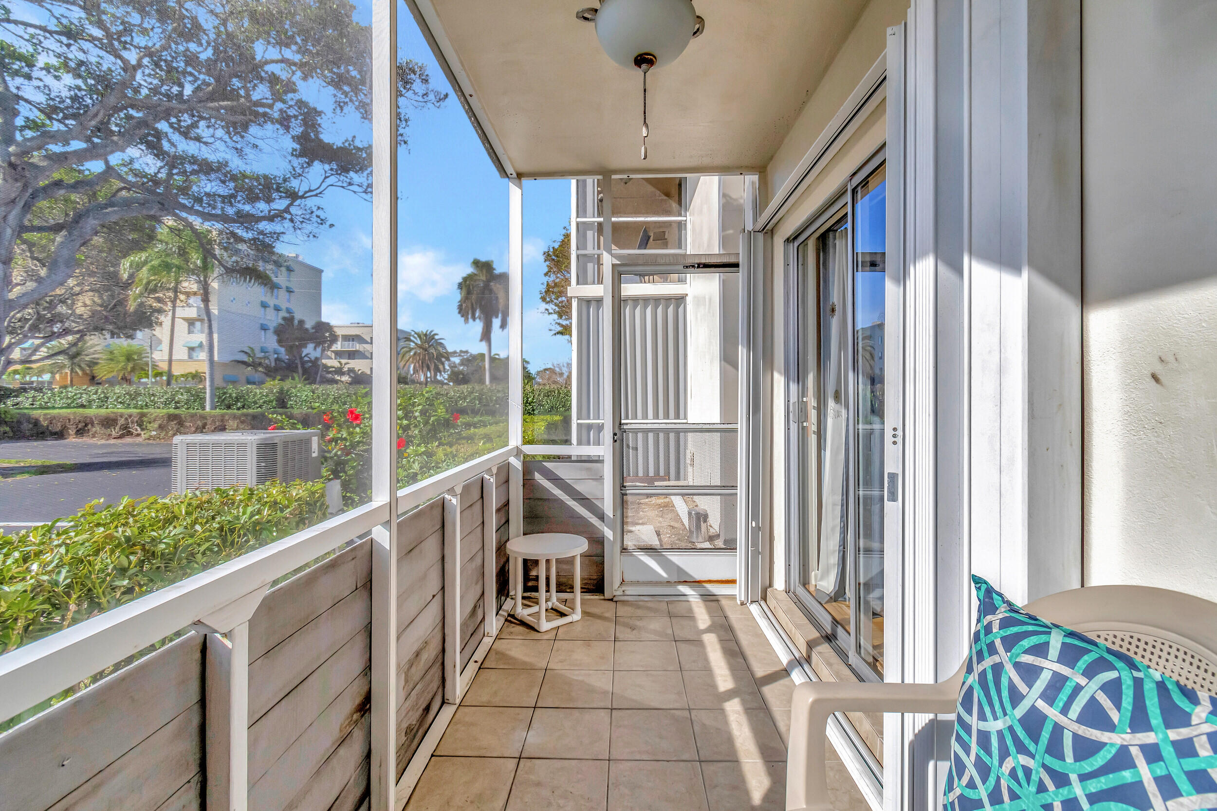 580 Horizons W Unit: 103