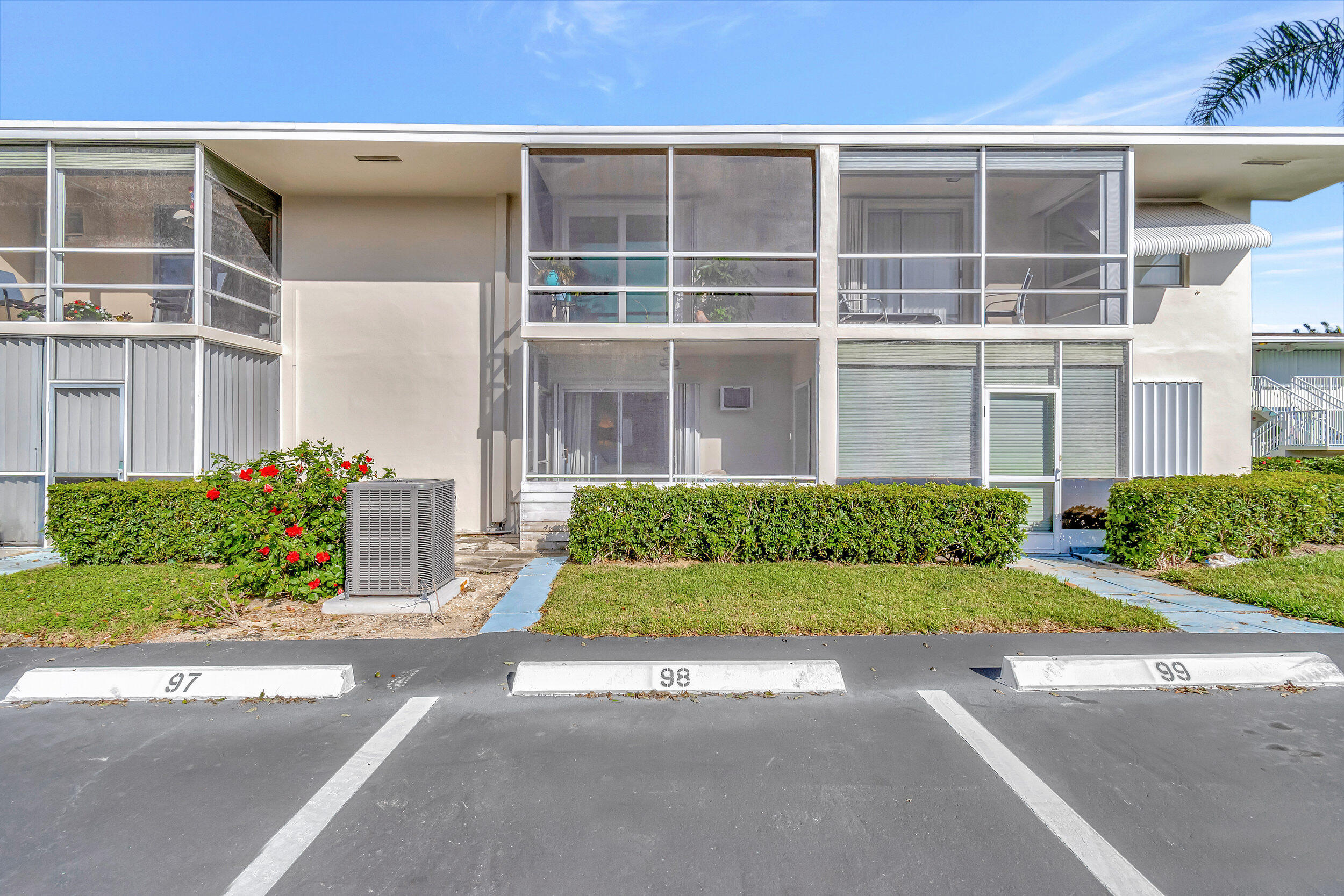 580 Horizons W Unit: 103