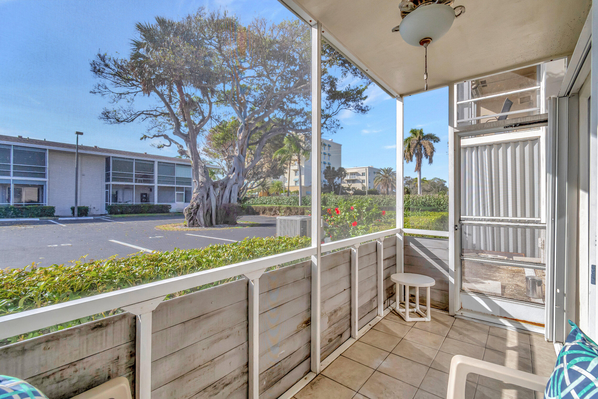 580 Horizons W Unit: 103