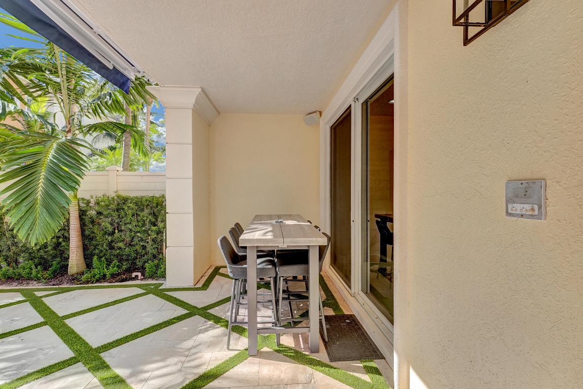 612 NE Rossetti Lane