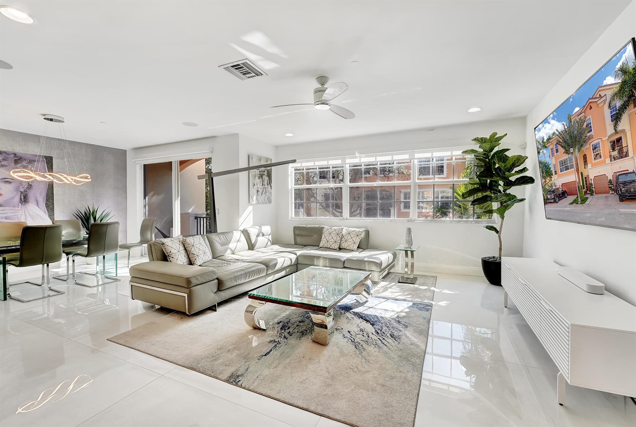 612 NE Rossetti Lane