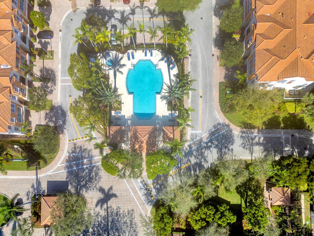 612 NE Rossetti Lane