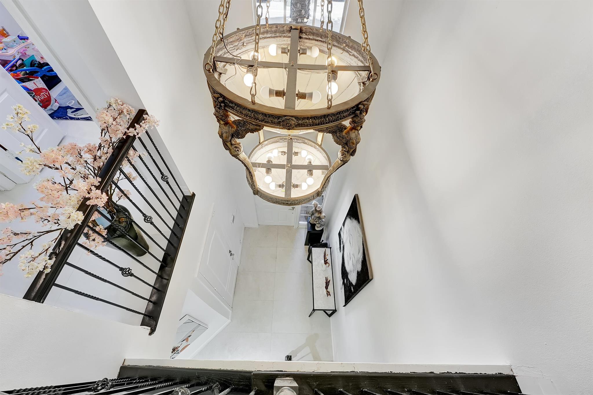 612 NE Rossetti Lane