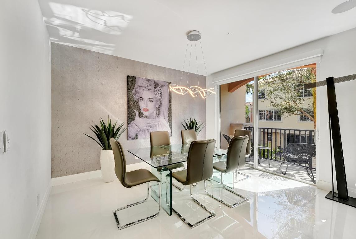 612 NE Rossetti Lane