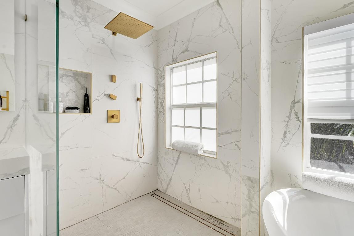 612 NE Rossetti Lane