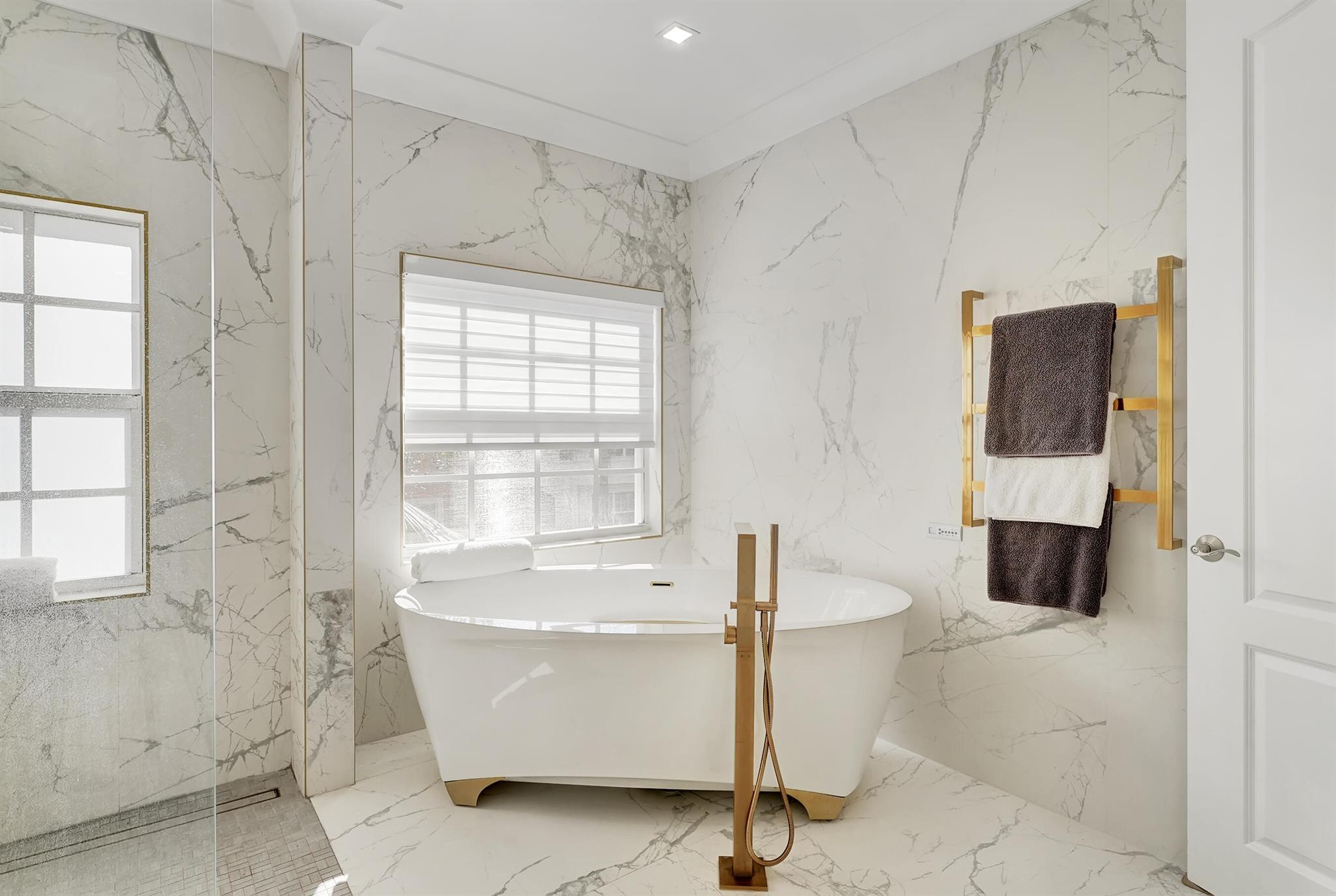 612 NE Rossetti Lane