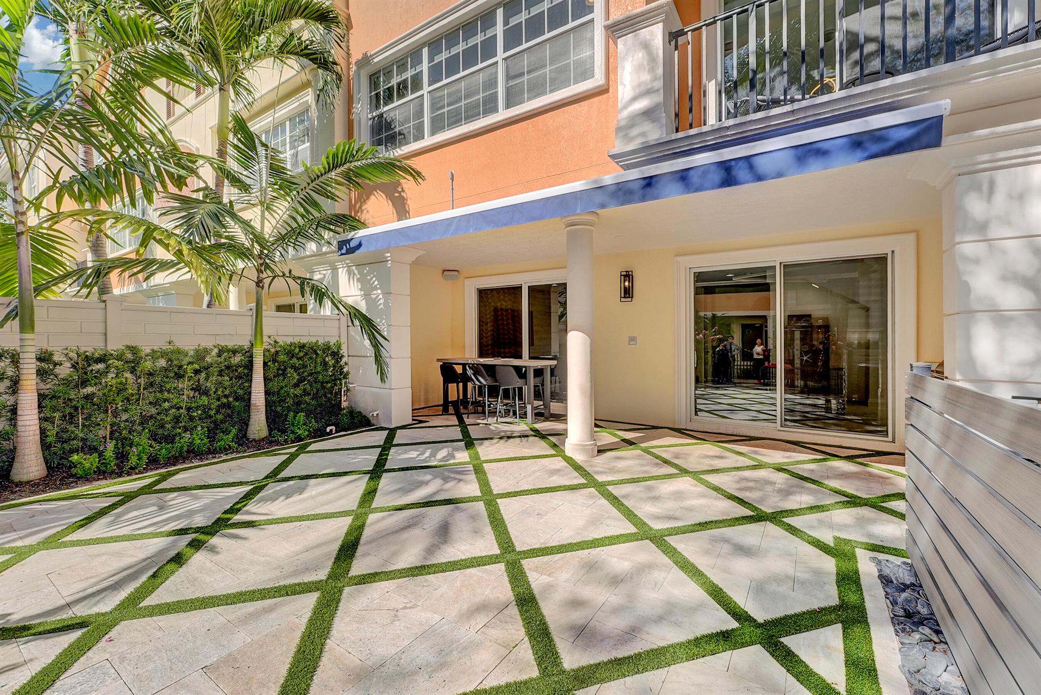 612 NE Rossetti Lane