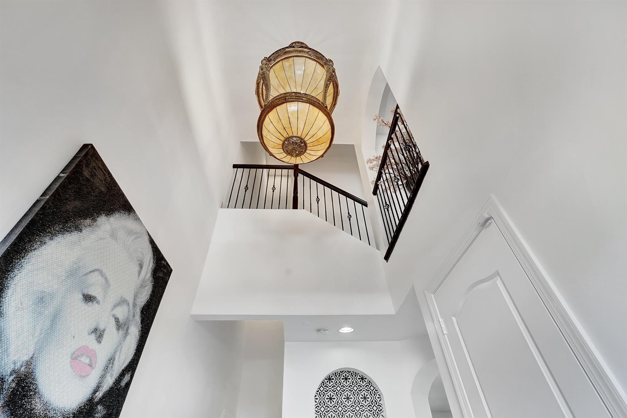 612 NE Rossetti Lane