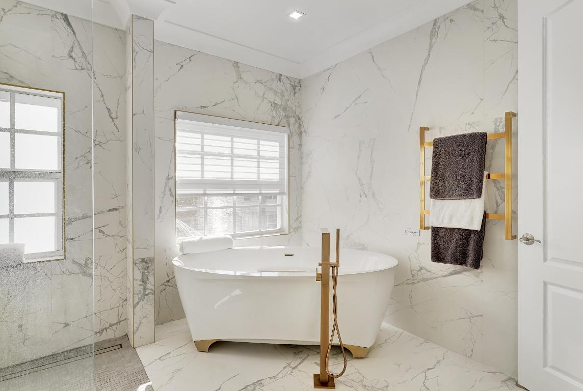 612 NE Rossetti Lane