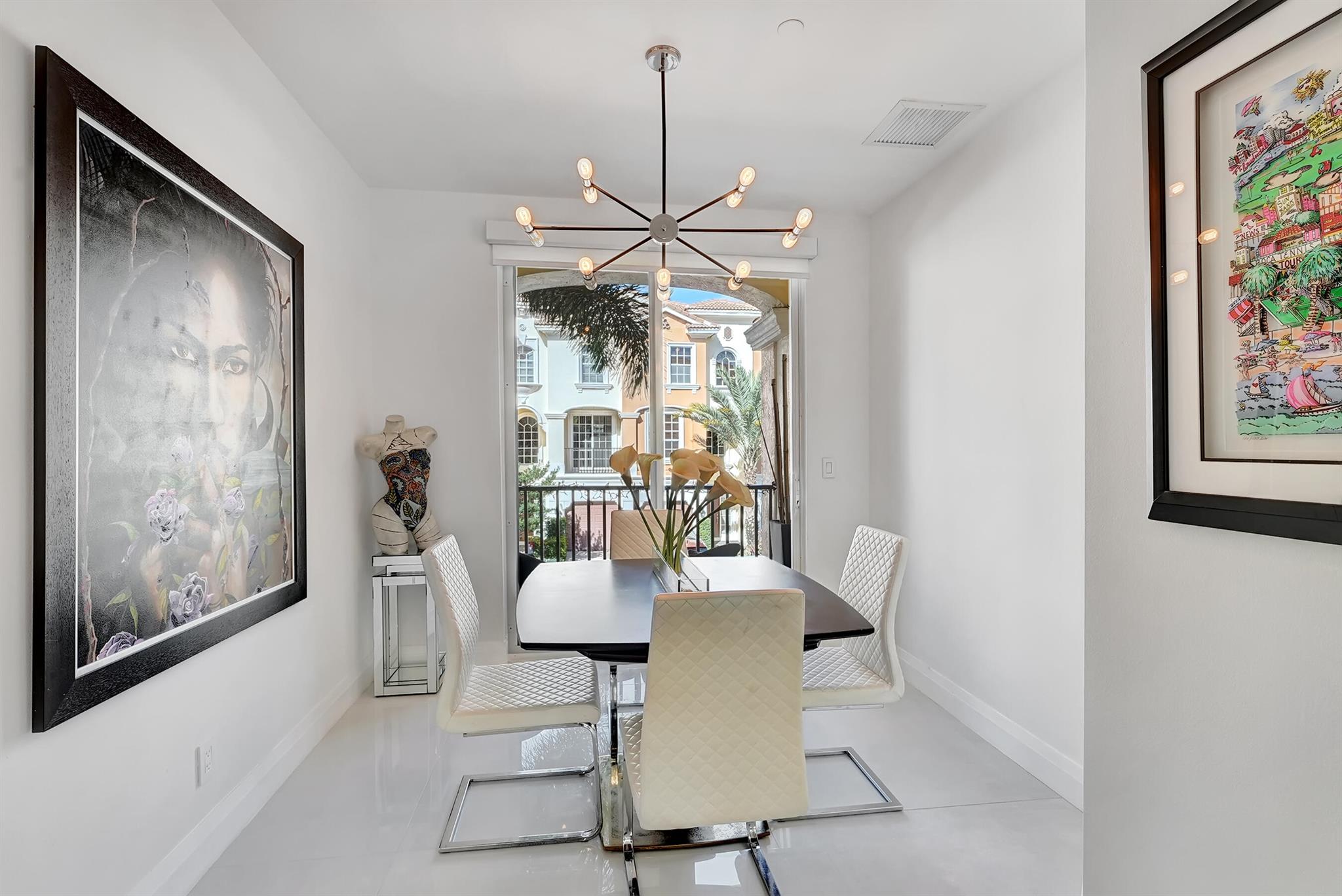 612 NE Rossetti Lane