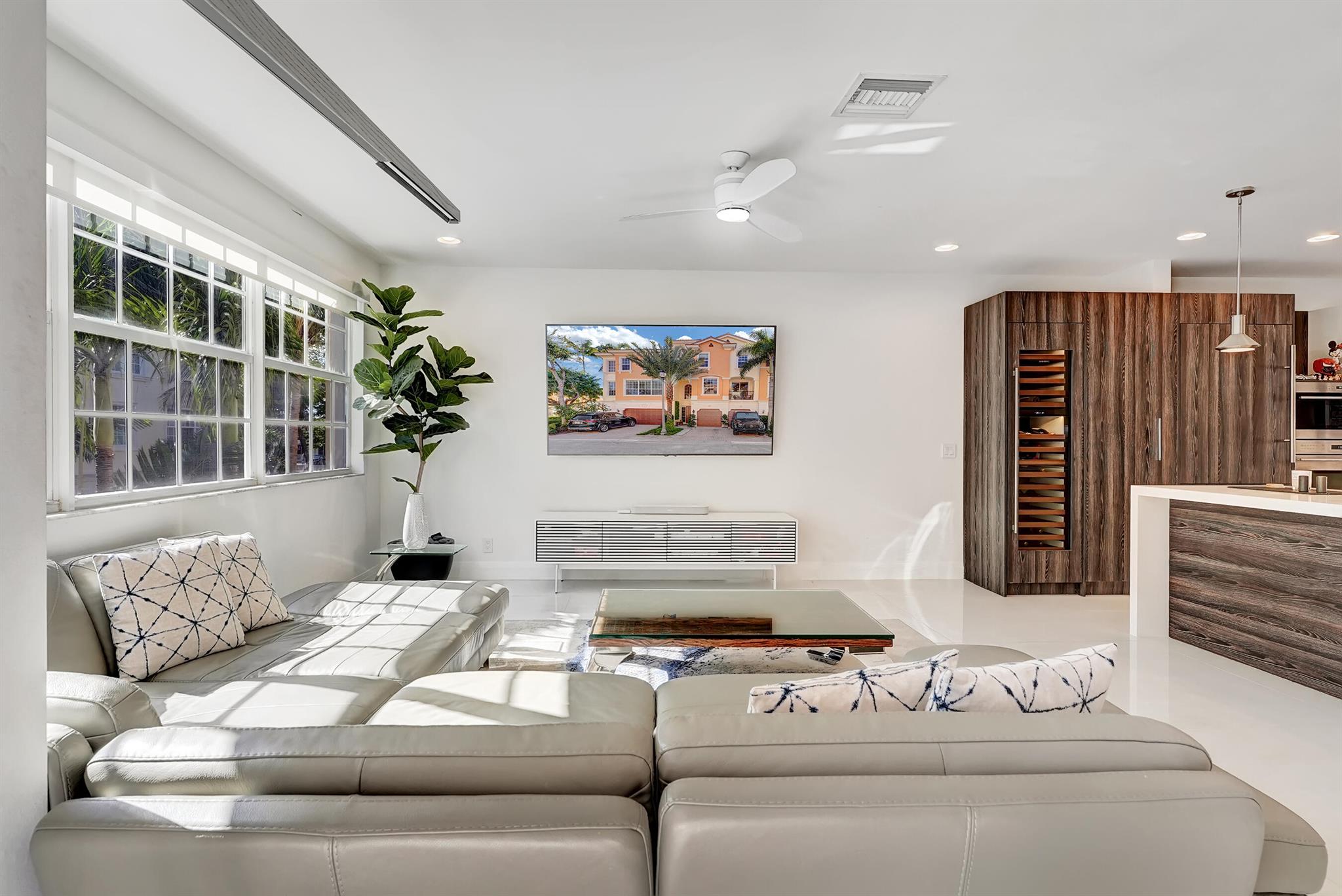 612 NE Rossetti Lane