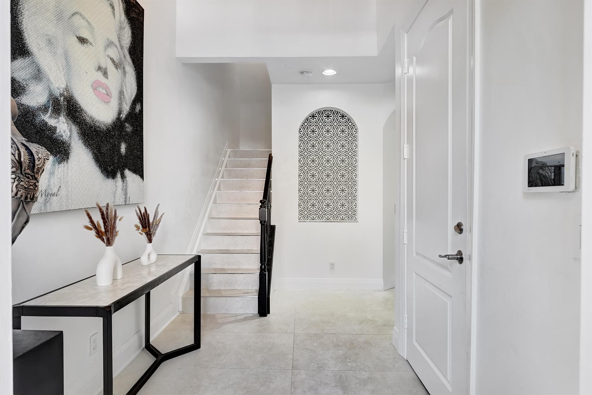 612 NE Rossetti Lane