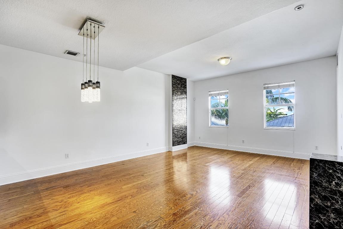 226 N Latitude Circle Unit: 301