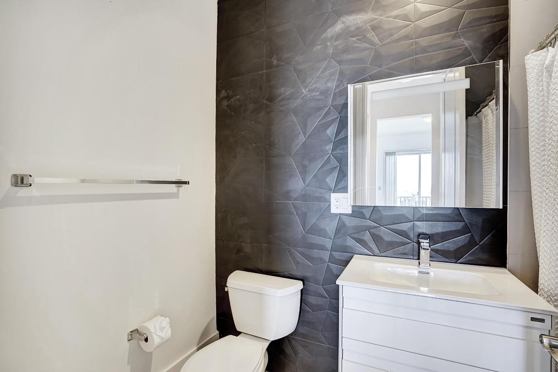 226 N Latitude Circle Unit: 301