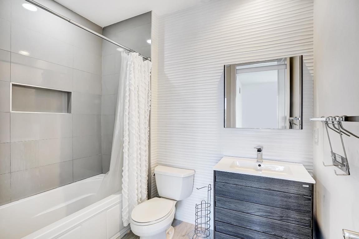 226 N Latitude Circle Unit: 301