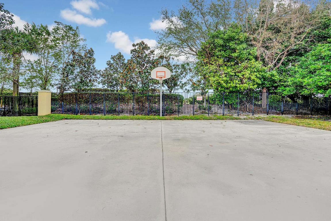 226 N Latitude Circle Unit: 301