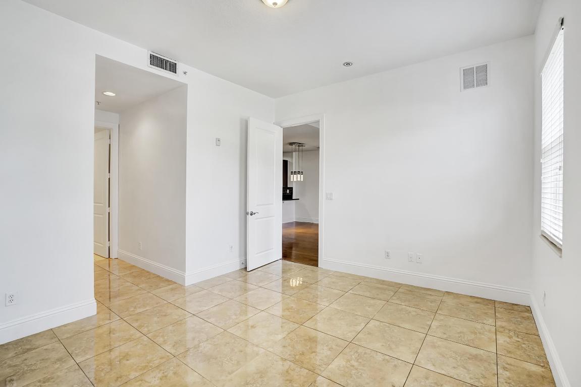 226 N Latitude Circle Unit: 301