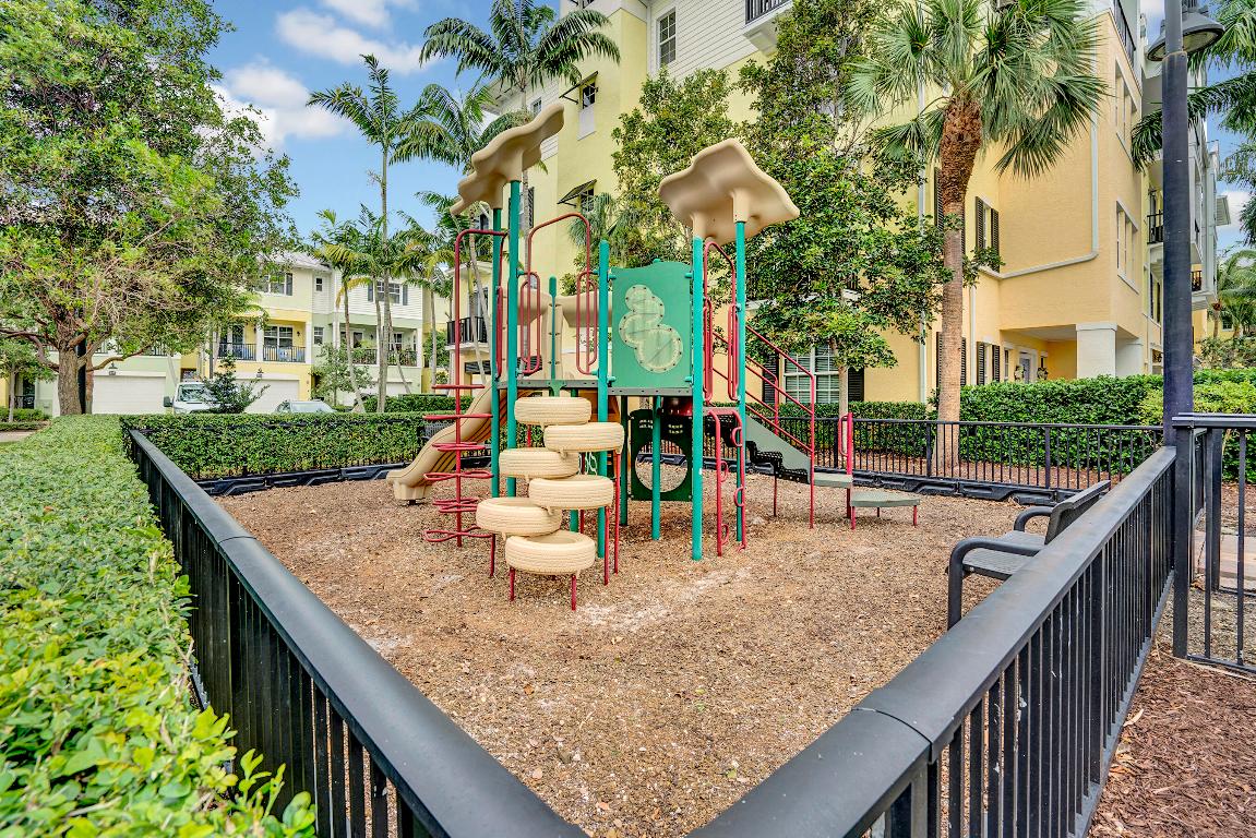 226 N Latitude Circle Unit: 301